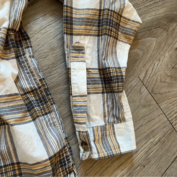 BDG Button Up Oversized Plaid​ - Picture 2 of 5